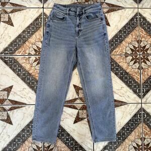 American Eagle Mom Straight Jean Size 2 Short
